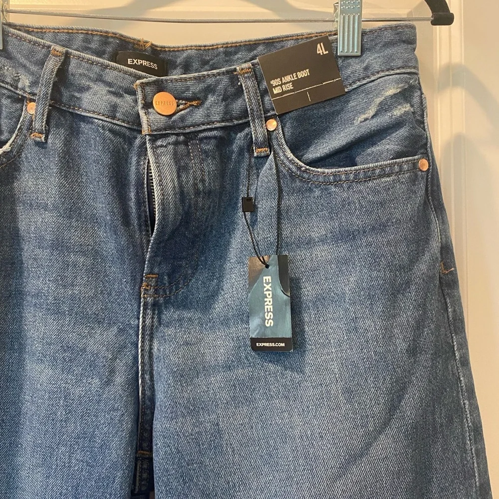NWT Mid Rise Medium Wash Ripped 90s Ankle Boot Jeans - Picture 7 of 10